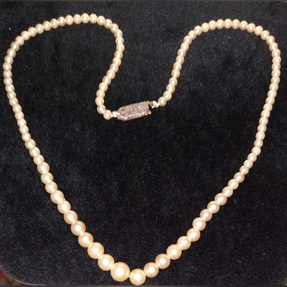 Vintage sterling clasp faux pearl graduated size necklace 15in